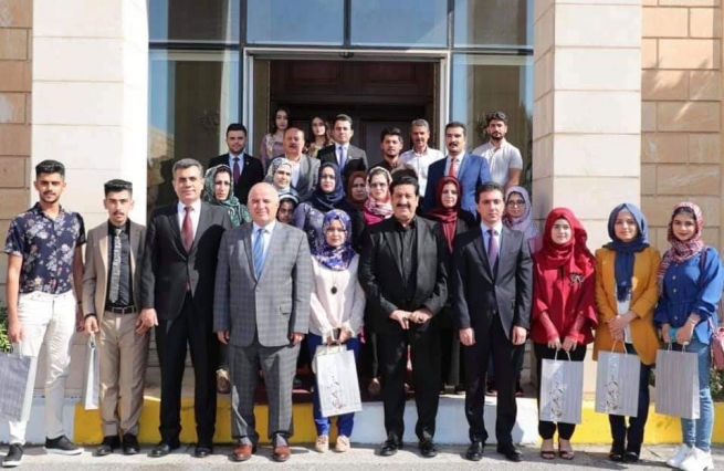نووسینگەی ڕێزدار جێگری سەرۆکی پارتی دیوکراتی کوردستان خەڵاتی ڕێزلێنانی بەخشیە قوتابیە یەکەمەکانی خوێندنی کوردی لە شاری کرکوک